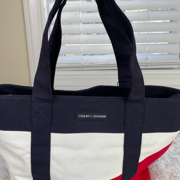 TOMMY HILFIGER ~ TH Flag Tote ~ Navy/Red/White ~ NWT! - Picture 2 of 9
